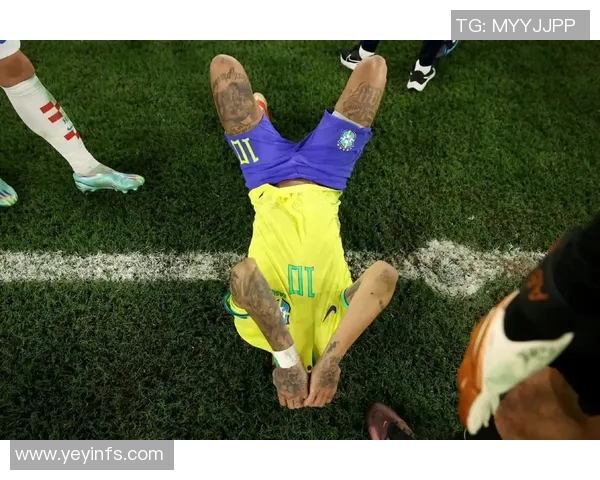 足球球星血战赛场瞬间：从流血伤痛到英雄归来展现不屈精神